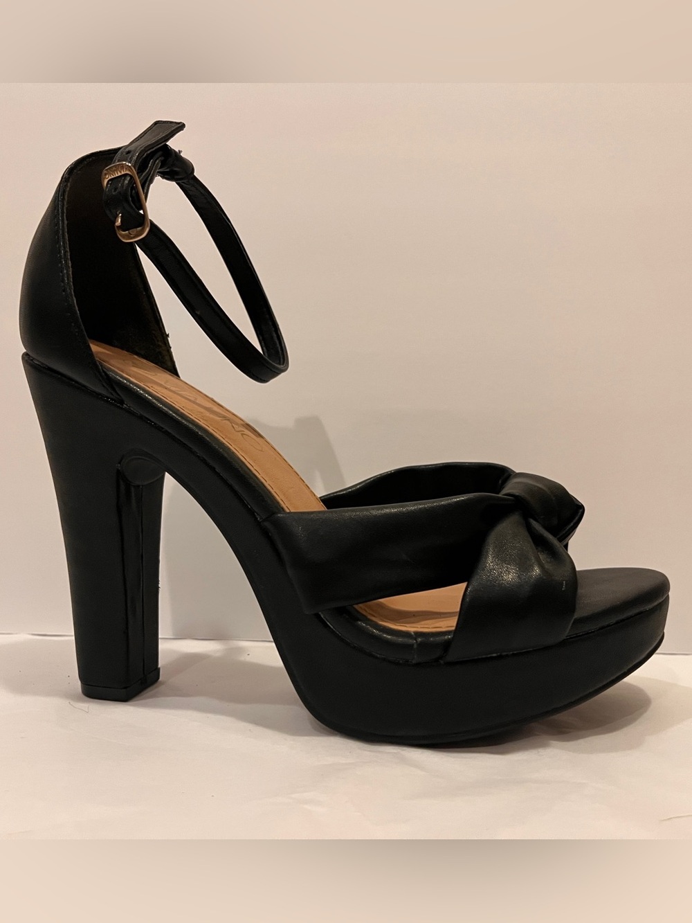 Via UnobBlack Knotted Platform Heel with Ankle Strap size 7